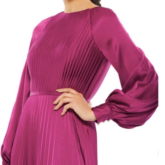 Mac Duggal Long Sleeve pleated high neck Gown 2 Berry Color NWT - Picture 5 of 7